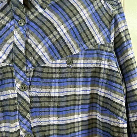 Columbia Purple Button up size medium - Picture 3 of 5